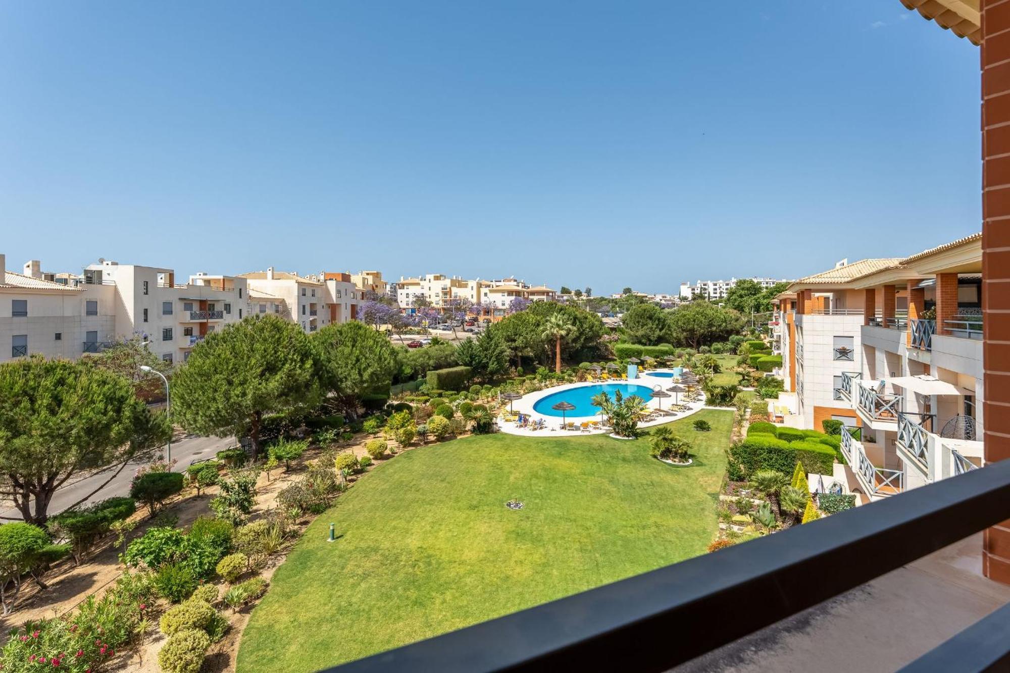 Appartement Penthouse With Pool View In By Lovelystay